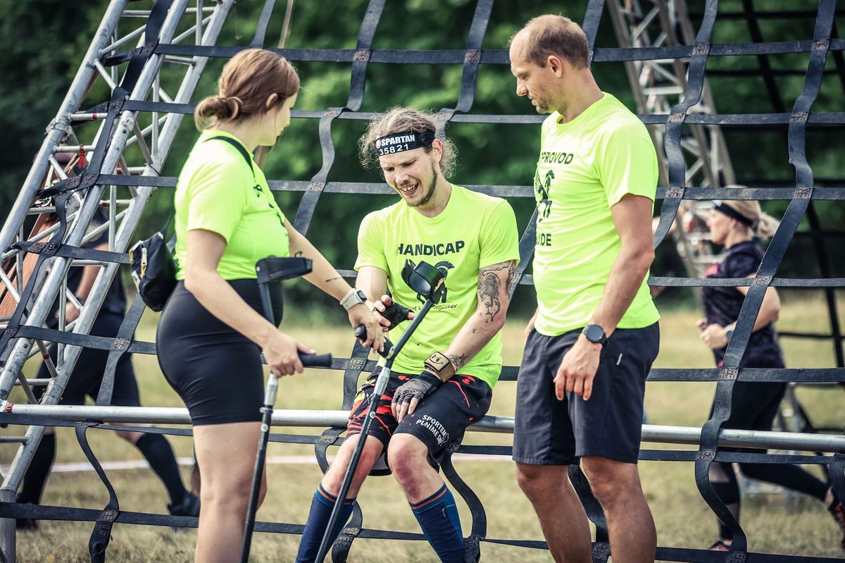 Jakub Jančík competing with crutches