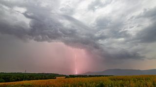 Mraky mammatus a 20 000 blesků. Pondělní bouřky ukázaly zajímavé meteorologické jevy