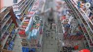 Kamioňákovi na Olomoucku ruply nervy. Rozdal zdarma náklad, vešel do obchodu a zdemoloval ho