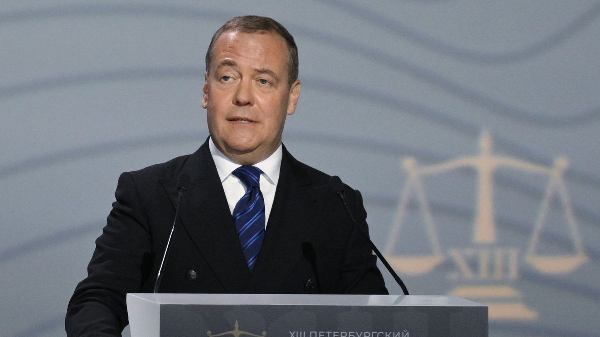 Medvěděv: Skutečným nepřítelem Ruska je Brusel. Ukrajina do EU nesmí vstoupit