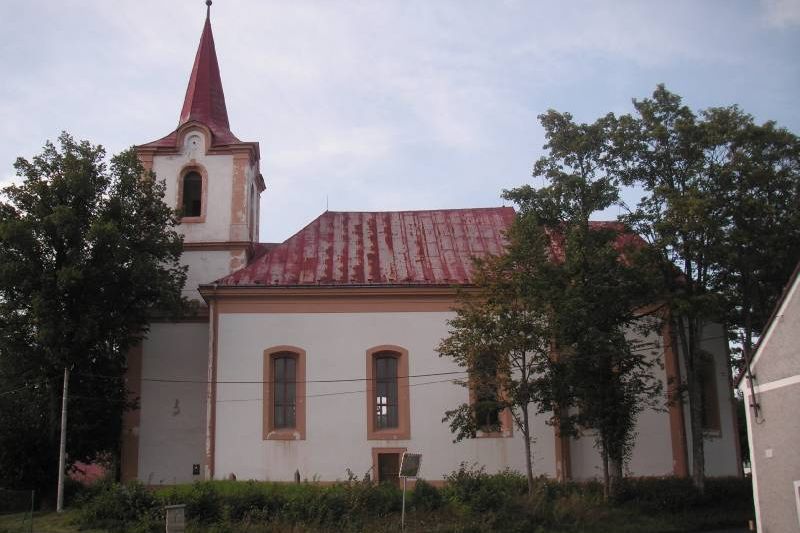 Stát se zuby nehty bránil převzít kostel na Karlovarsku. Nařídil mu to až Nejvyšší soud 