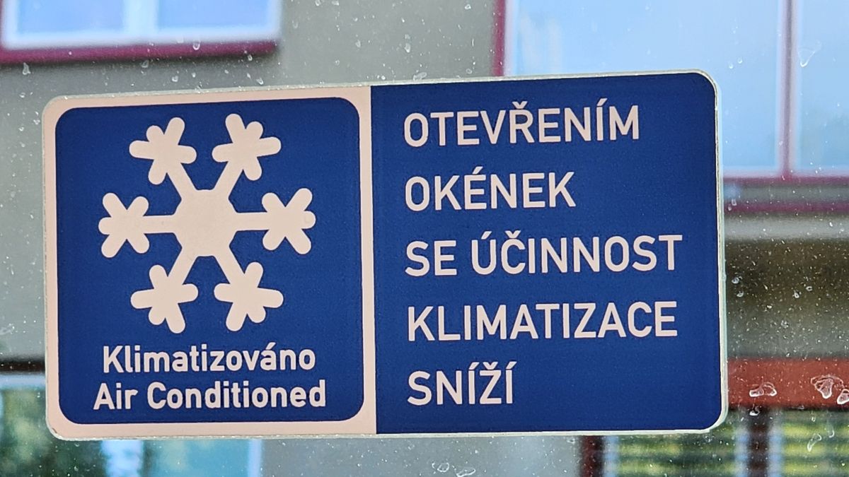 Lidé nadávají, že v Praze jezdí jen čtvrtina klimatizovaných tramvají. Dopravní podnik se hájí