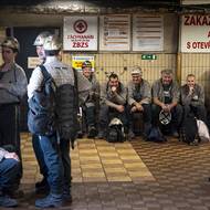 Příprava ranní směny, pro raziče poslední.