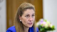 Ministryně Decroix přestala používat titul magistra. Nemá na něj nárok