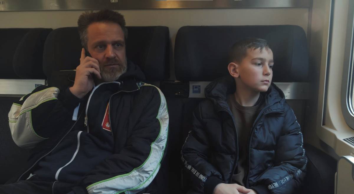 Ve snímku si zahrál také český herec Václav Vašák.