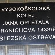Koleje Ostravské univerzity nesou jméno po Janu Opletalovi. 
