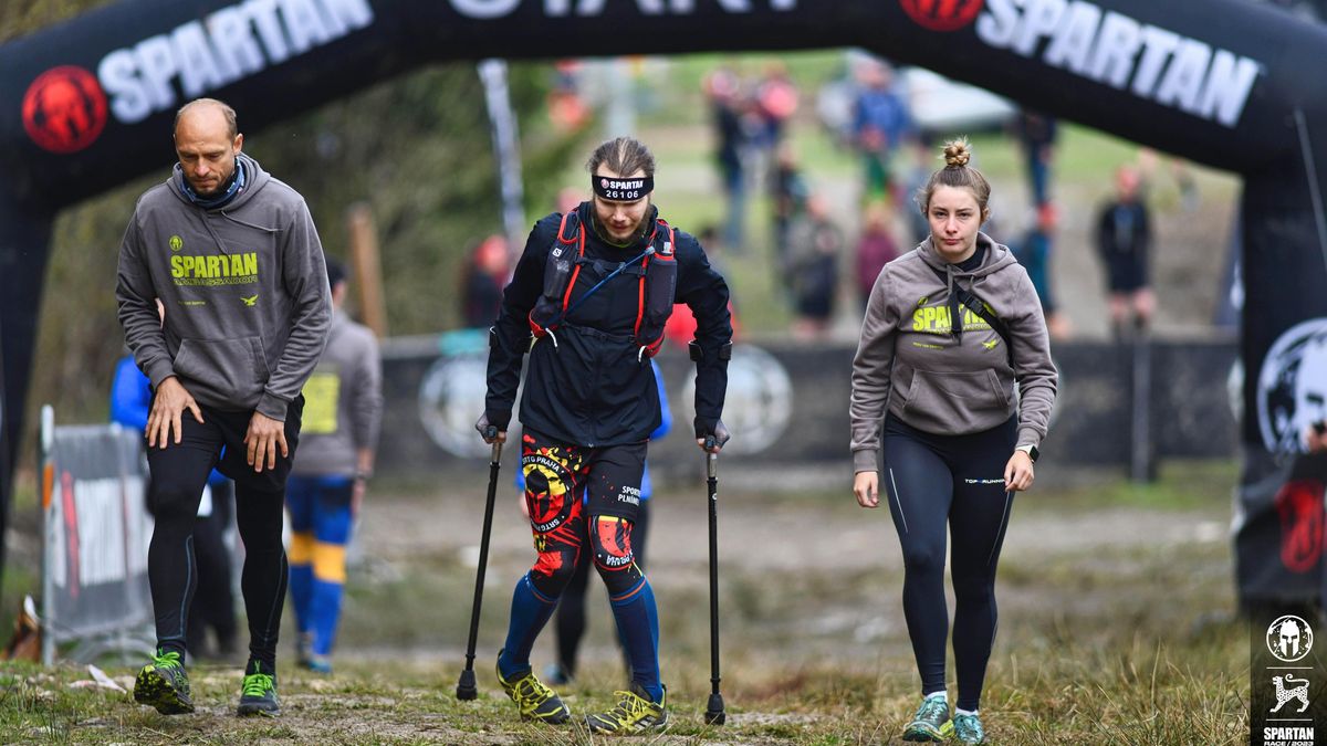 Závoděním Jakub zpomaluje progresivní nemoc. Běhá i s berlemi, aby podpořil ostatní handicapované