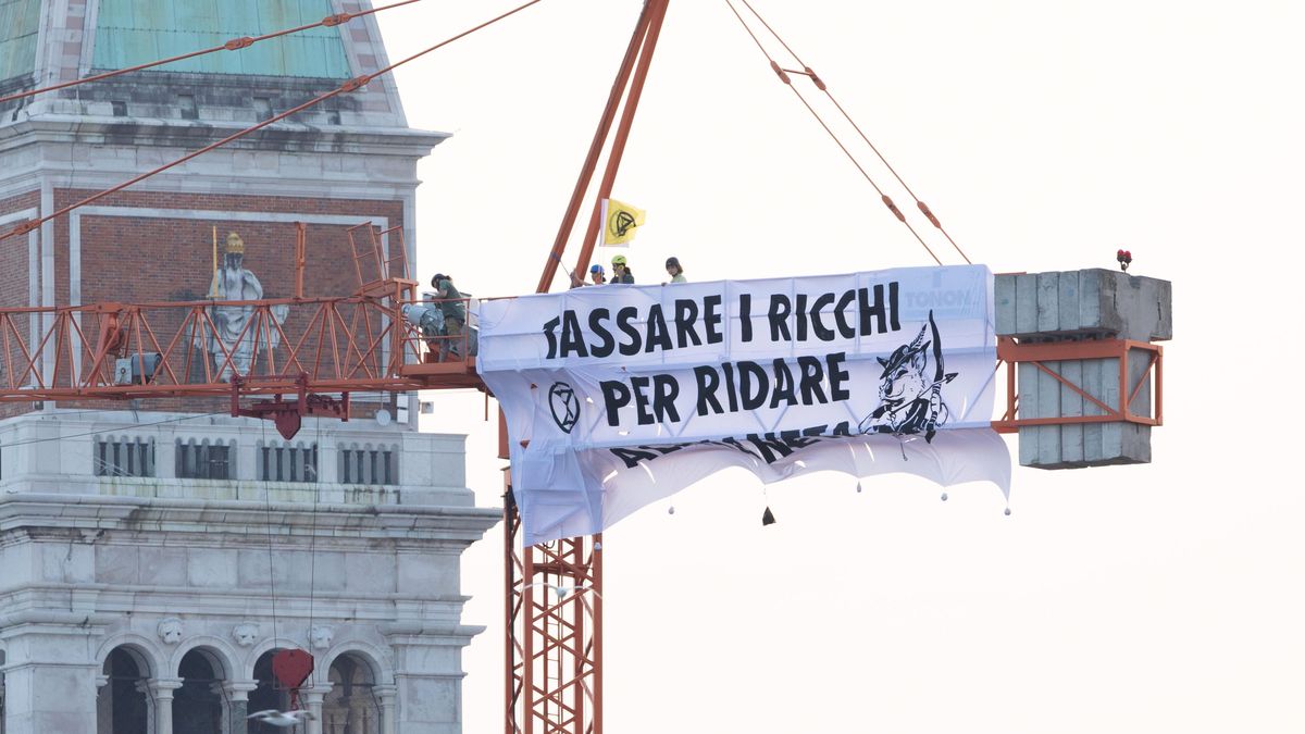 FOTO: V Benátkách se protestuje proti svatebnímu šílenství miliardáře Bezose