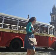 100 let autobusů v Praze na Staroměstském náměstí