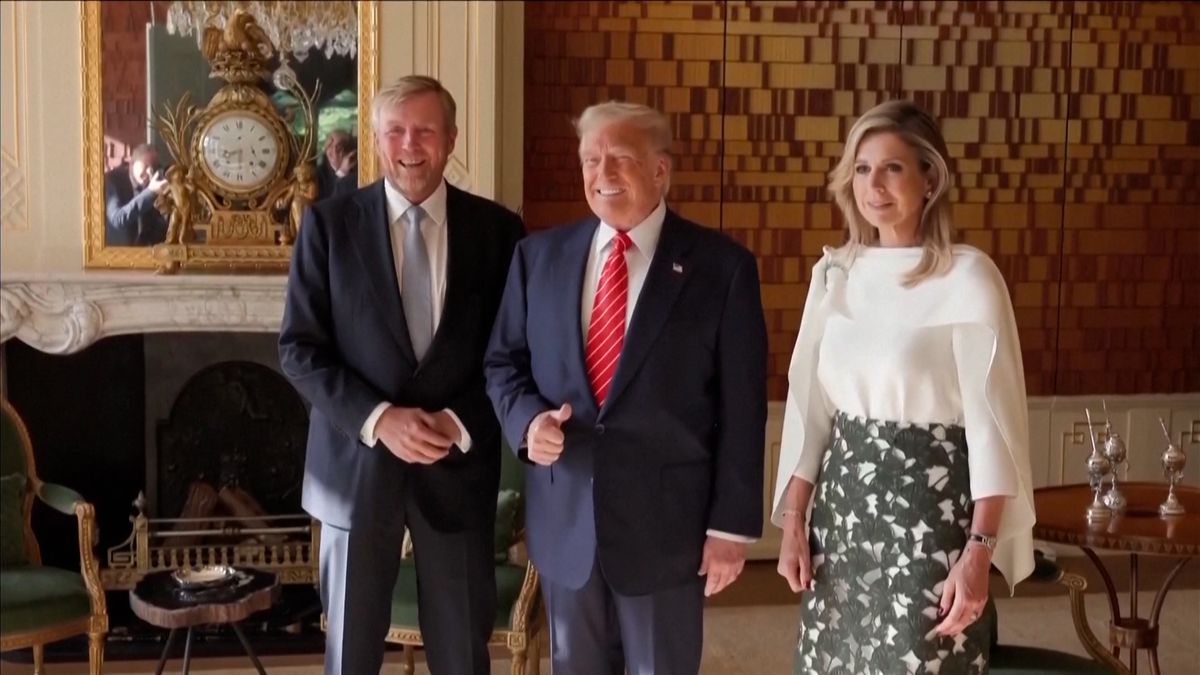 Summit NATO se točí kolem Trumpa. Dokonce spal u krále doma