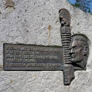 Ve Sluneční zátoce se tábořilo už před 100 lety. V letech 1925–1945 sem jezdil nejstarší český skautský oddíl Pražská Dvojka, který vedl známý spisovatel Jaroslav Foglar.