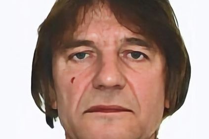 Němci pátrají po trojnásobném vrahovi. Ten zatím píše na ruské sociální síti