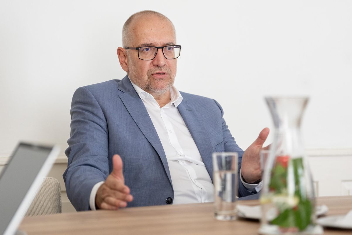 Bek slíbené miliardy od Stanjury stále nezískal 