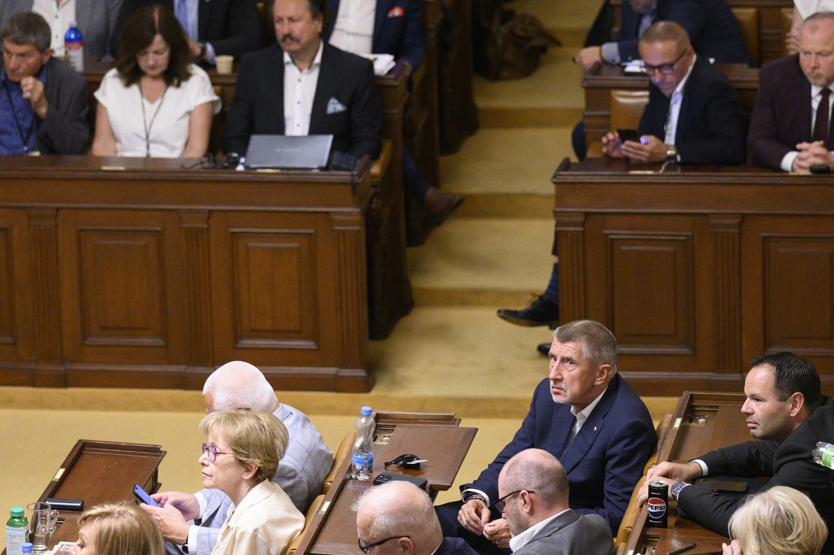 Sněmovna schválila pravidla pro zaměstnanecké akcie, firmy si snáze udrží klíčové lidi