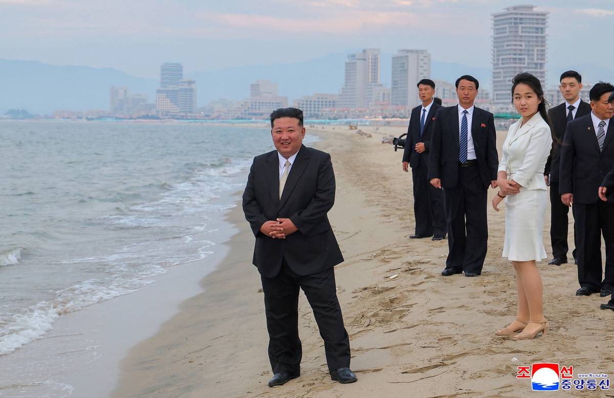 „Kim Čong-un vyjádřil přesvědčení, že vlna štěstí, která se zvedne v pobřežní turistické oblasti Wonsan Kalma, posílí její atraktivní pověst turistického a kulturního střediska světové úrovně,“ uvedla agentura KCNA.