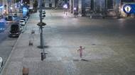 Discopříběh v Plzni. Po náměstí pobíhal nahý muž, pak se schovával u katedrály