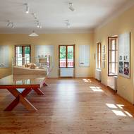 Prohlídková místnost s modelem areálu z roku 1910