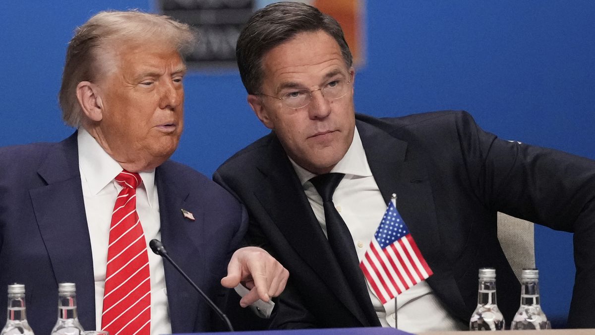 Šéf NATO ví, jak si naklonit Trumpa. Nakupujte víc amerických zbraní, vyzývá Evropu