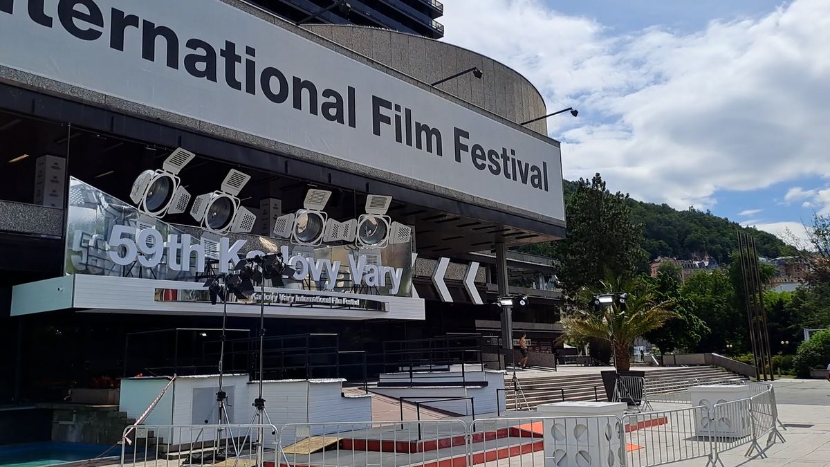 Karlovarský filmový festival levně: Tipy na ubytování, jídlo a dopravu v roce 2025