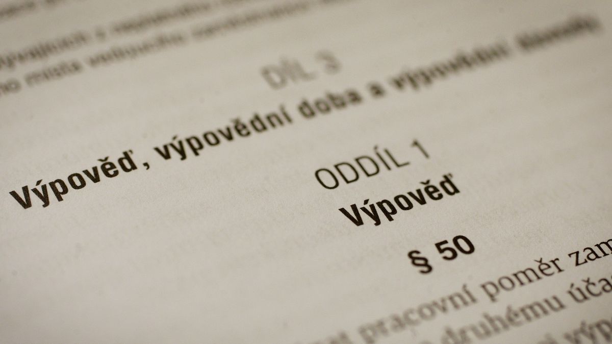 Výpovědní lhůta se výrazně zkrátila, vyhazov lze dostat i po mailu