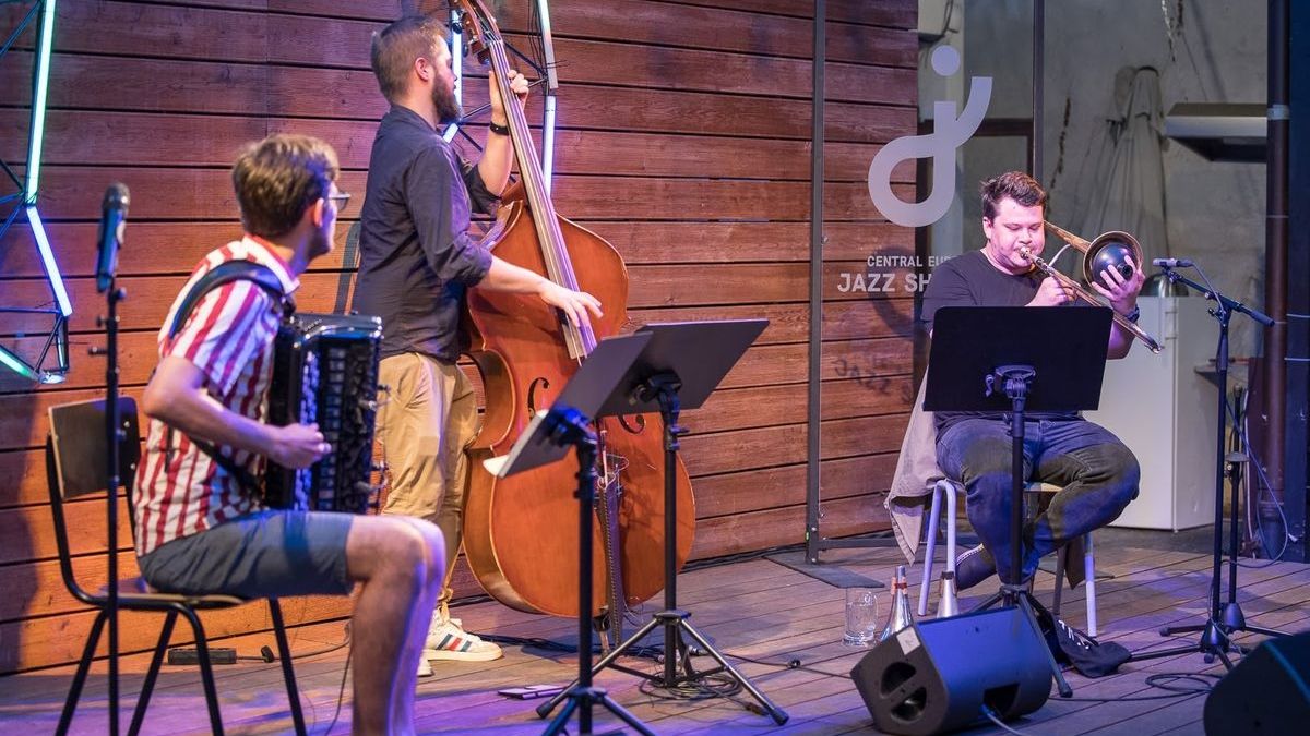 Husa na provázku hostí nejlepší mladý jazz z Polska a Česka