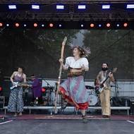 Vystoupeni Tolstoys připomínalo tak trochu šamanský rituál. 