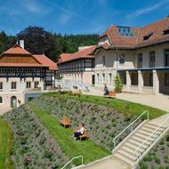 V okolí Slunečních lázní je spousta prostoru k odpočinku a… slunění.