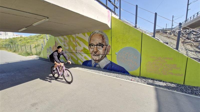 Nicholas Winton při záchraně dětí ze spárů nacistů pracoval v týmu. Připomenou to nové pražské ulice