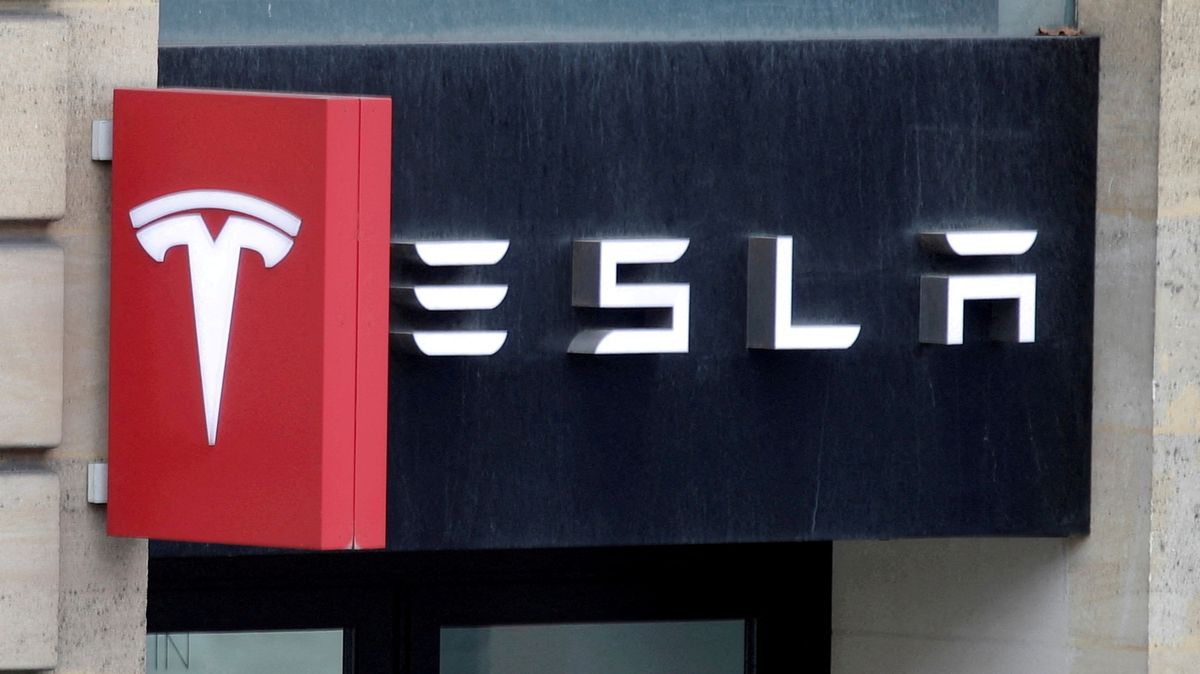 Tesla nabídne Evropě levnější model i autonomní řízení