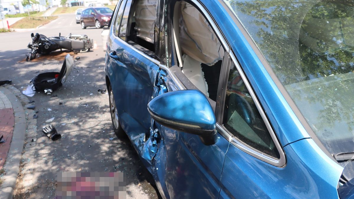 Řidička v Olomouci přehlédla na křižovatce motorkáře. Po nárazu skončil v nemocnici