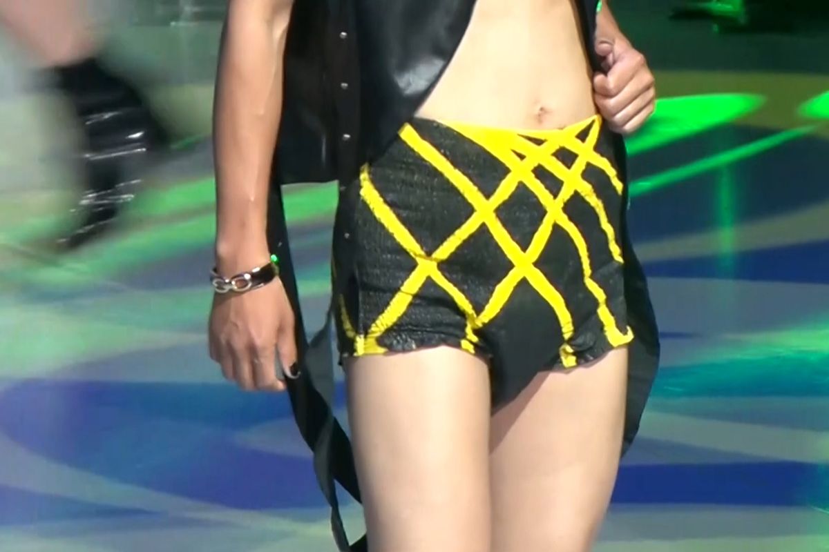 Modelky v plenkách pro dospělé. Přehlídka v Japonsku ukázala trendy pro stárnoucí populaci