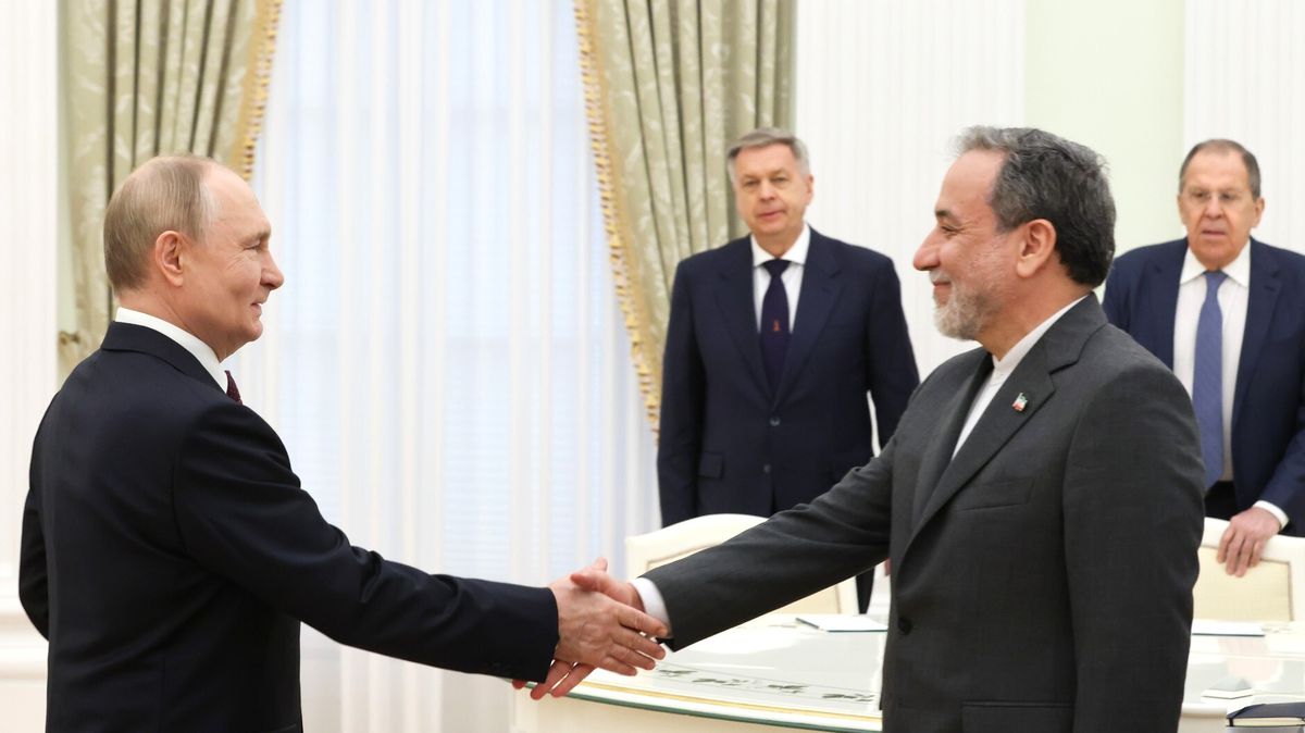 Rusko prý tlačí na Írán, aby se dohodl za každou cenu s USA. Moskva to popírá