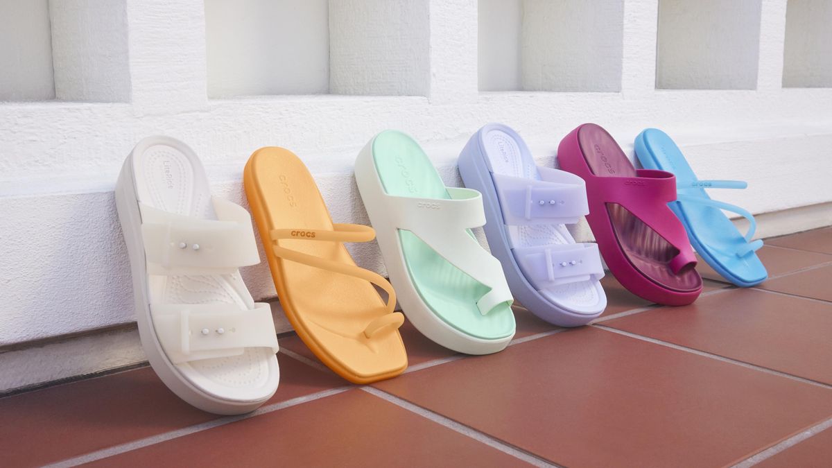 Američané šetří, akcie výrobce sandálů Crocs spadly o 30 procent