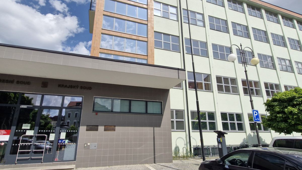 Dcera obvinila otce ze znásilnění. Nesmysl, sprostá lež, řekl soudu