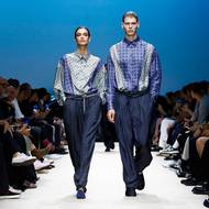 Kolekce Giorgio Armani je zkrátka unisexová.