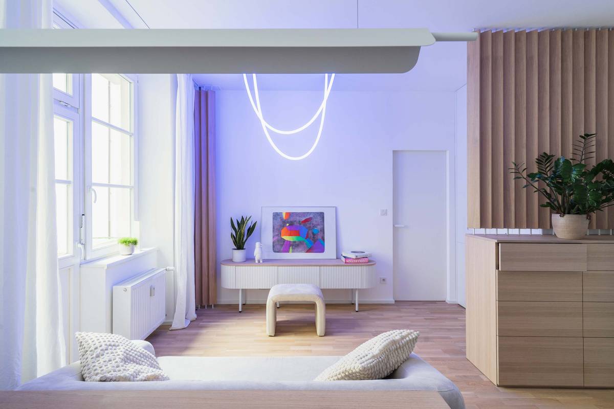 Architekt se v bytě soustředil hlavně na práci se světlem.