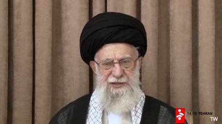 Izrael je na kolenou, tvrdá facka USA. Ajatolláh Chameneí natočil nové video