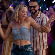 Novým životním impulsem je pro Nicka mladá a energická Ginny (Erika Henningsenová).