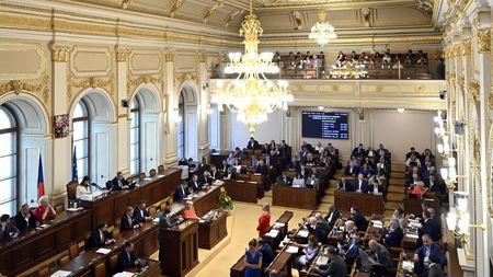 ON-LINE: Sněmovna o nedůvěře vládě. Jeden den stačit nebude