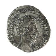 Jedna z římských mincí nalezených během archeologického výzkumu v Dubči