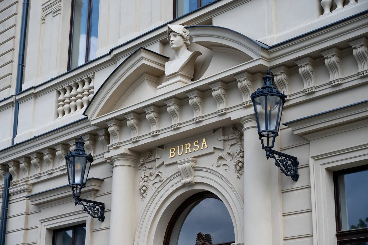 Detail průčelí vstupu do Burzy.