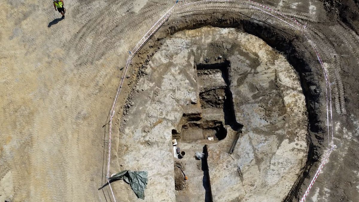 Deset tisíc kousků. Archeologové ukazují to nejcennější z výzkumu před stavbou Pražského okruhu