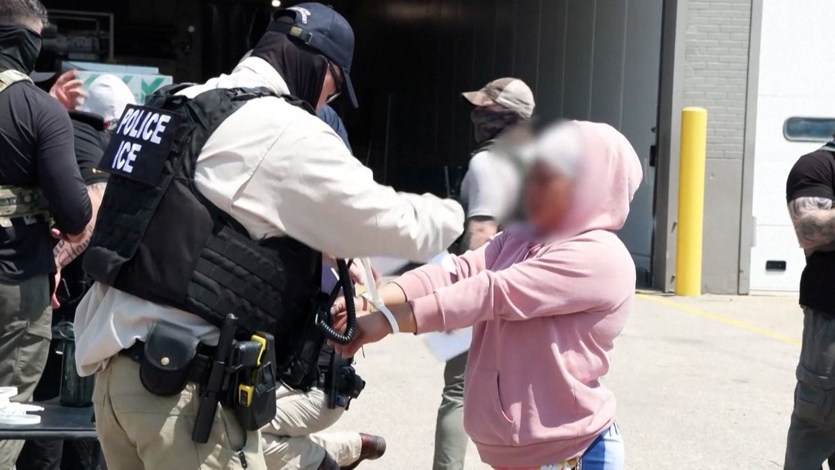 V Omaze se terčem razie imigračního úřadu stal masokombinát