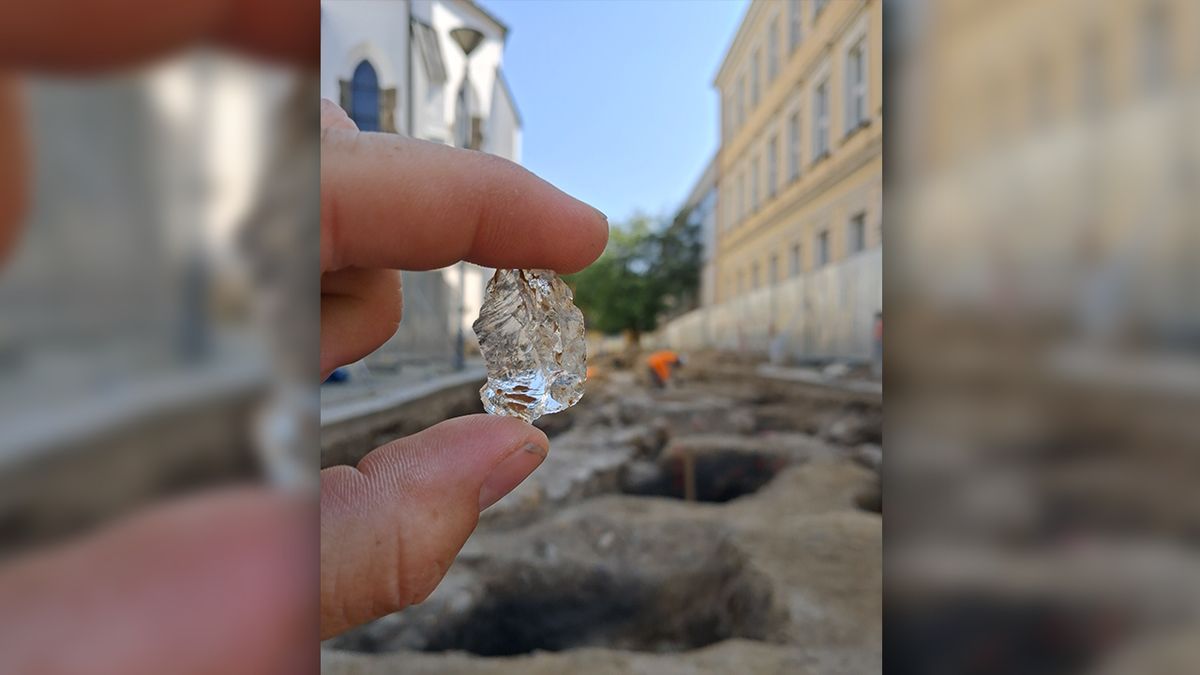Archeologové objevili na Vysočině drahokam, před 12 000 lety sloužil jako nožík