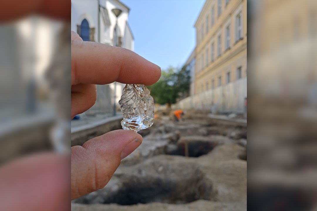 Archeologové objevili na Vysočině drahokam, před 12 000 lety sloužil jako nožík