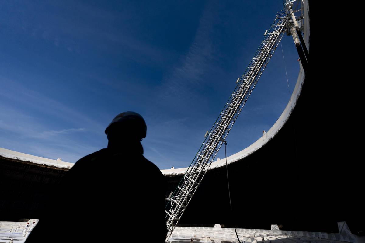 U Nelahozevsi je celkem 17 velkých zásobníků, nejstarší z roku 1994. 