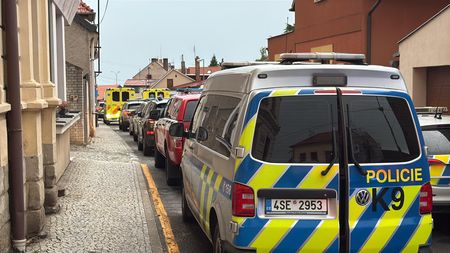 Dva mrtví po střelbě v Kostelci nad Černými lesy