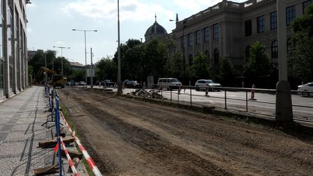 Odpoledne padla. Dvacet měsíců! Řidiči trčí v kolonách, večer se u Národního muzea přesto pracovat nebude