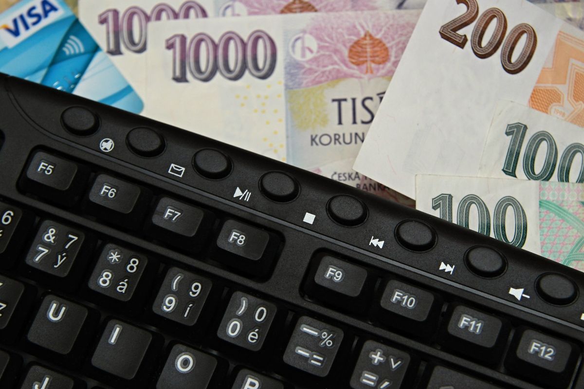 Kyberpodvodníci už připravili o peníze desetinu Čechů, téměř polovina z nich to nikomu neřekla