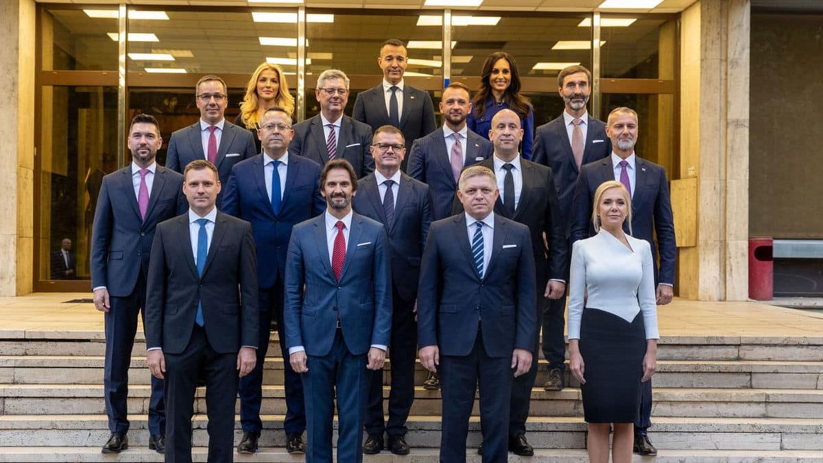 Ficovy výroky o neutralitě vyvolaly nesouhlas v jeho vlastní vládě